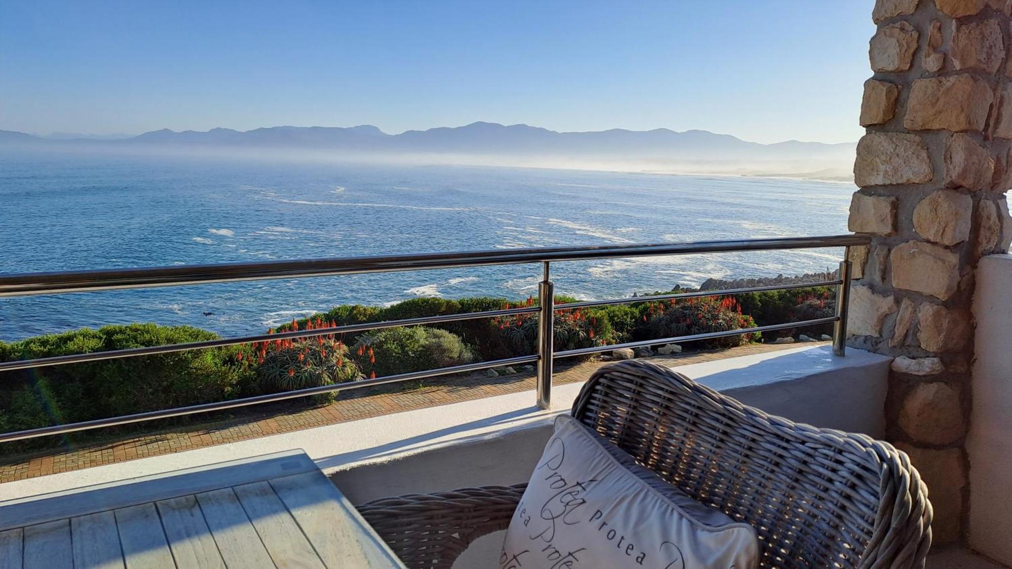 Kleinzee Oceanfront Guesthouse Gansbaai Exterior photo