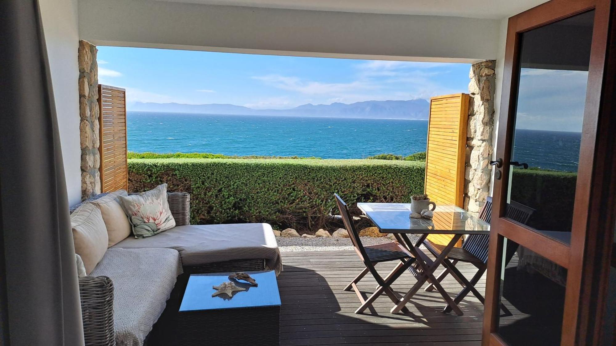Kleinzee Oceanfront Guesthouse Gansbaai Exterior photo